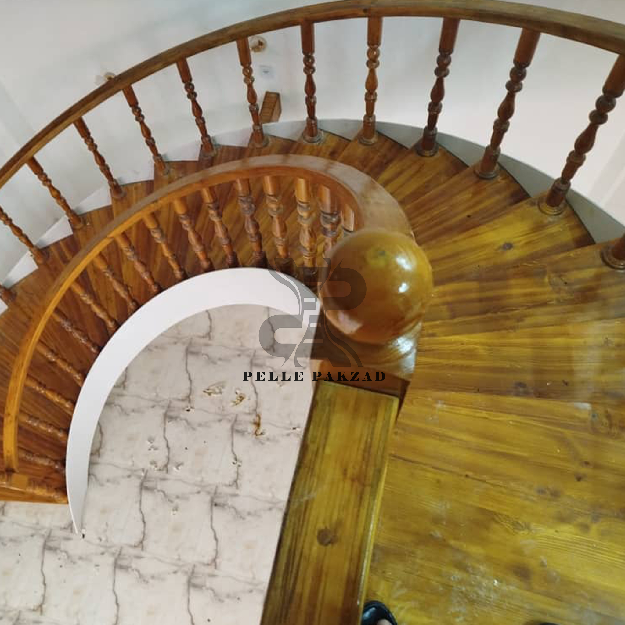 دو محور ورق نرده چوبی